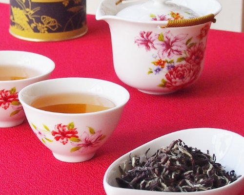 Amazon.co.jp: 台湾烏龍茶 特級 東方美人茶 100g : 食品・飲料・お酒